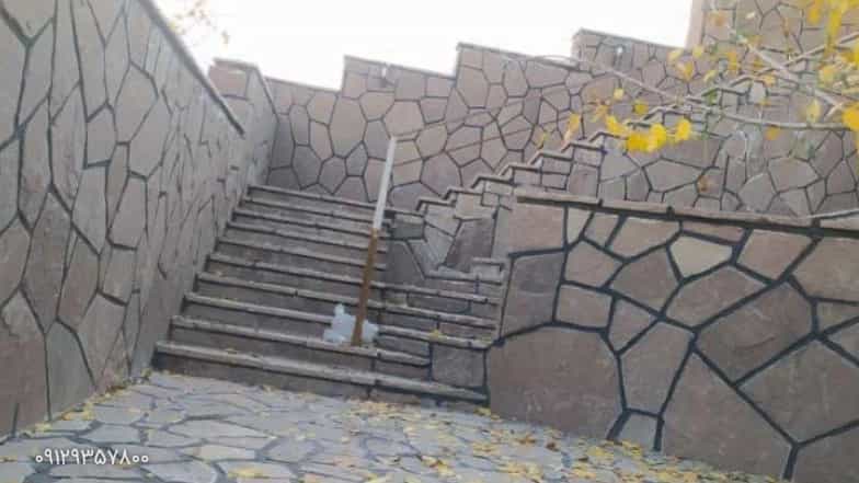 مقدمة من الحجر ورقة